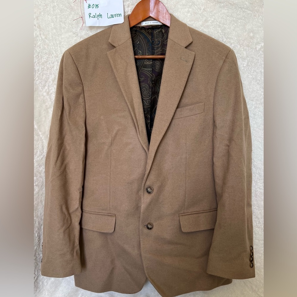 Ralph Lauren
Cashmere Suit Jacket
Size 42L